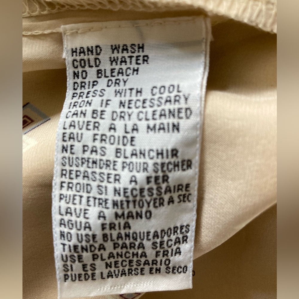 Evan Picone ‘Polar’ diamond patterned tan long-sleeved silk satin-feel top,Sz 12 - Picture 8 of 8